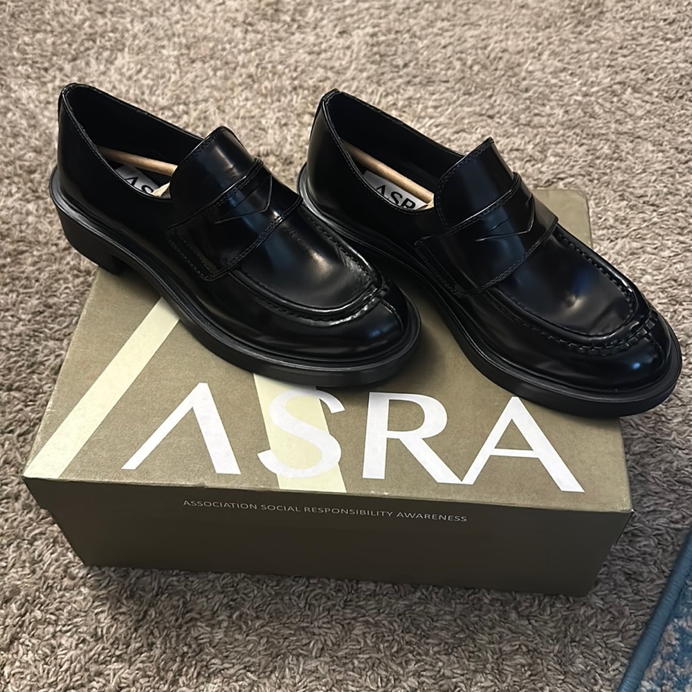 Asra (Foxlow Leather Loafer)